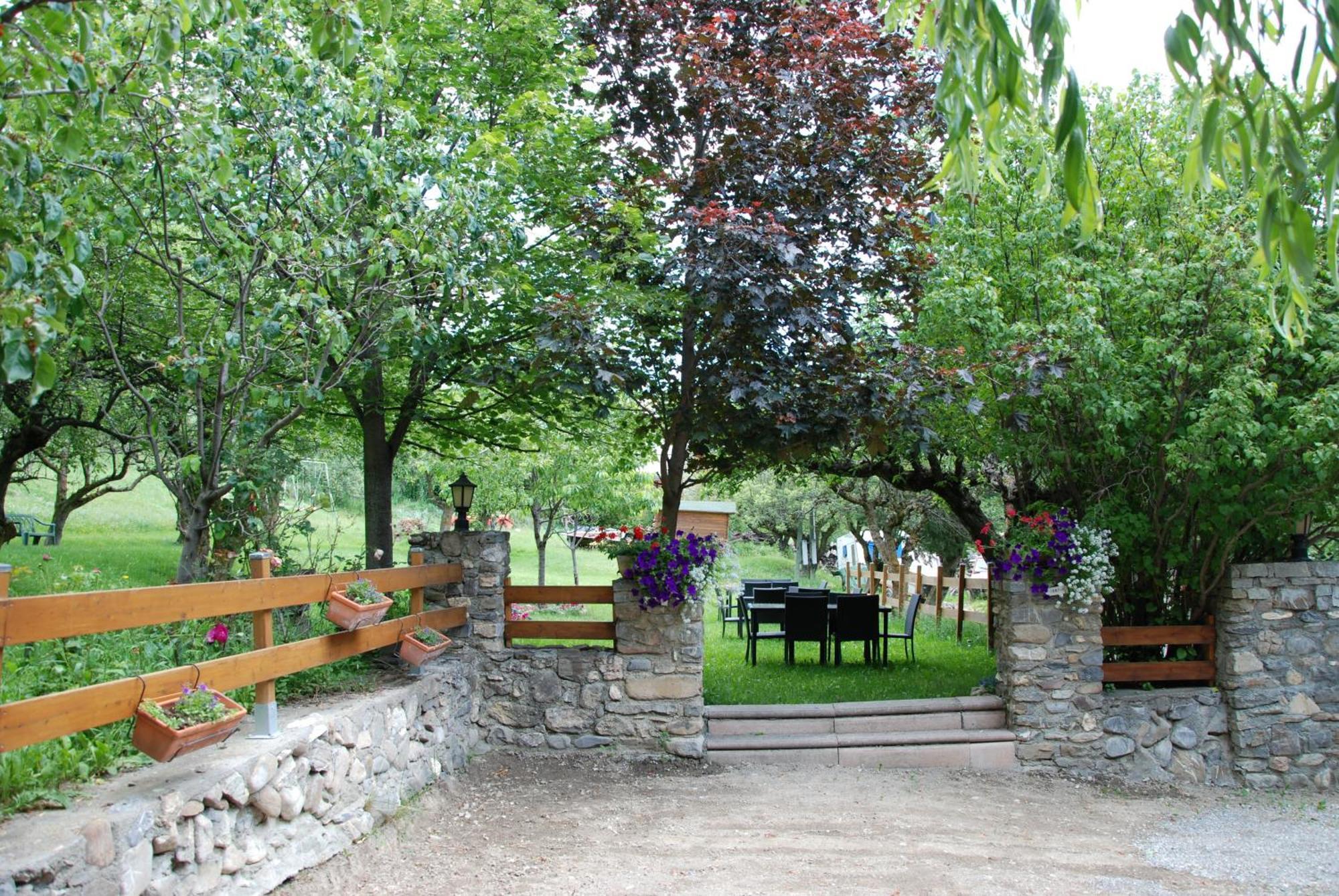 Hotel & Restaurant Le Chalvet Embrun Eksteriør bilde