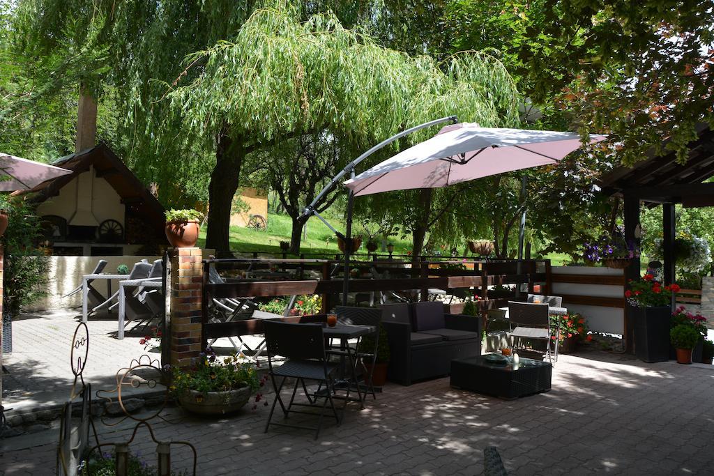 Hotel & Restaurant Le Chalvet Embrun Eksteriør bilde