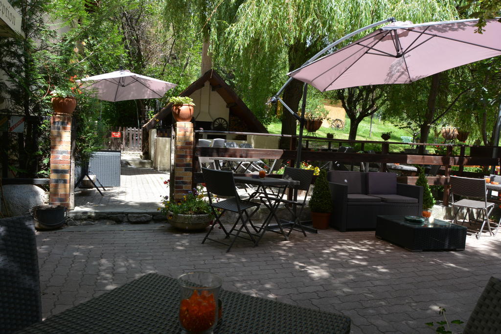 Hotel & Restaurant Le Chalvet Embrun Eksteriør bilde